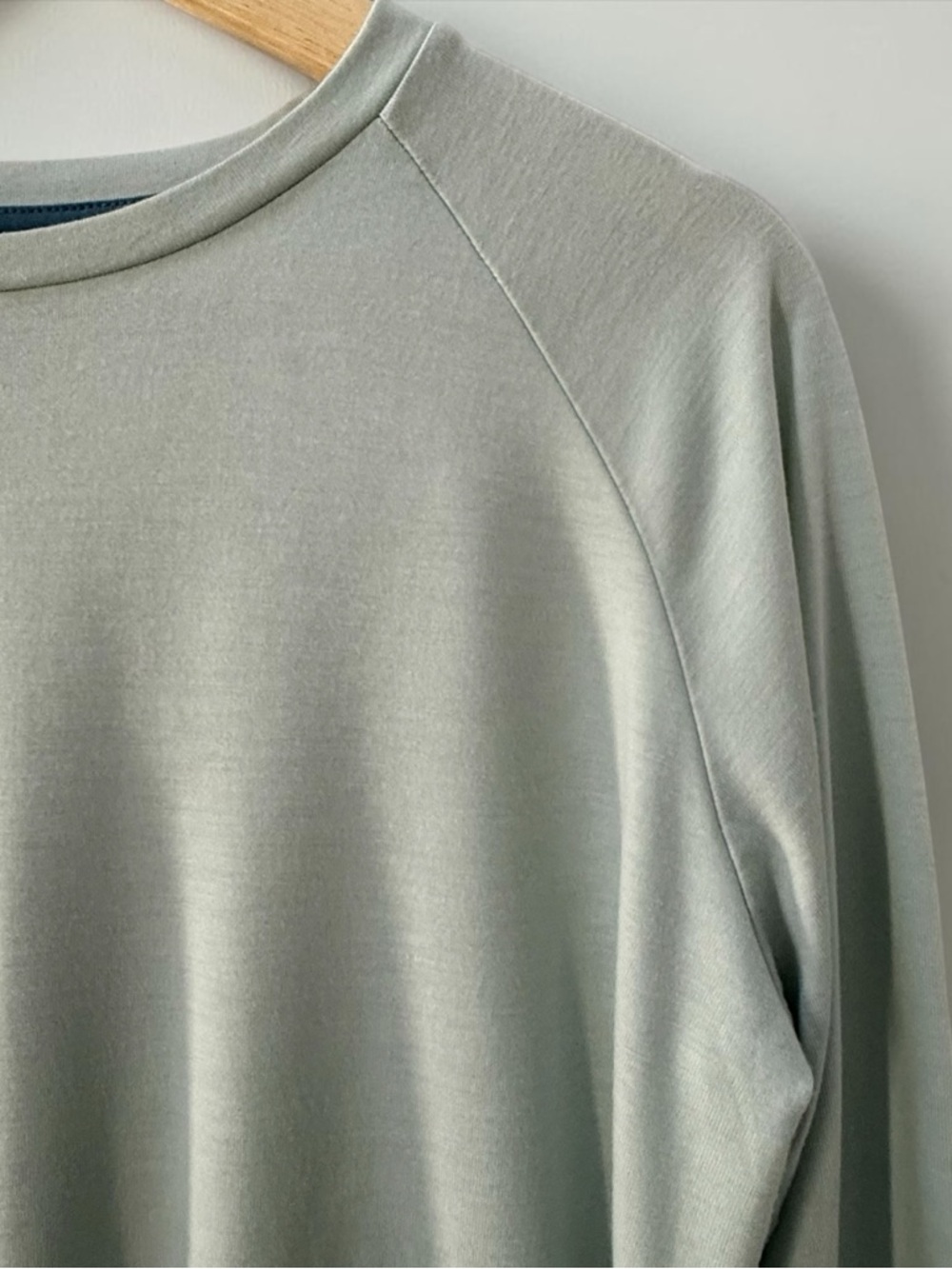 Free Fly Women’s Light Sage Long Sleeve Crew Neck Stretch Top! Large! - Picture 4 of 7